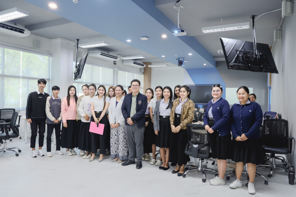 โครงการพัฒนาศักยภาพนักศึกษา คณะมนุษยศาสตร์และสังคมศาสตร์อบรมเชิงวิชาการเรื่อง “ภาษากับอำนาจ: บทบาทของวาทกรรมต่อสังคม”