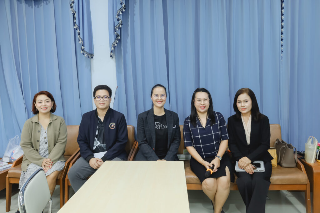 สาขาวิชาภาษาอังกฤษ คณะมนุษยศาสตร์และสังคมศาสตร์ มหาวิทยาลัยราชภัฏสุราษฎร์ธานี ได้จัดโครงการพัฒนาศักยภาพนักศึกษา